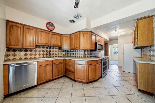 3133 BAY LANE, Clearwater, FL 33759