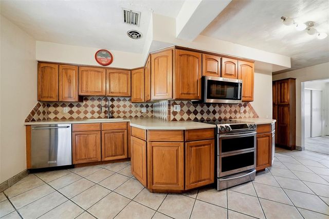 3133 BAY LANE, Clearwater, FL 33759