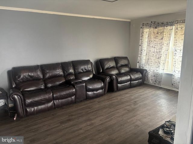 5 LOCUST CT, Sicklerville, NJ 08081