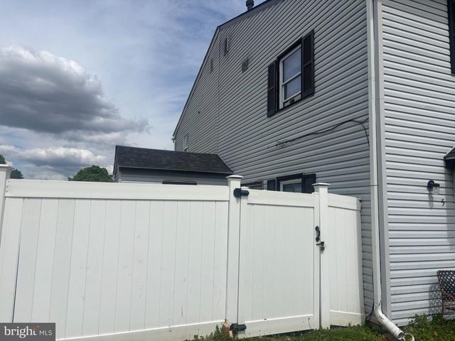 5 LOCUST CT, Sicklerville, NJ 08081