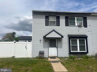 5 LOCUST CT, Sicklerville, NJ 08081