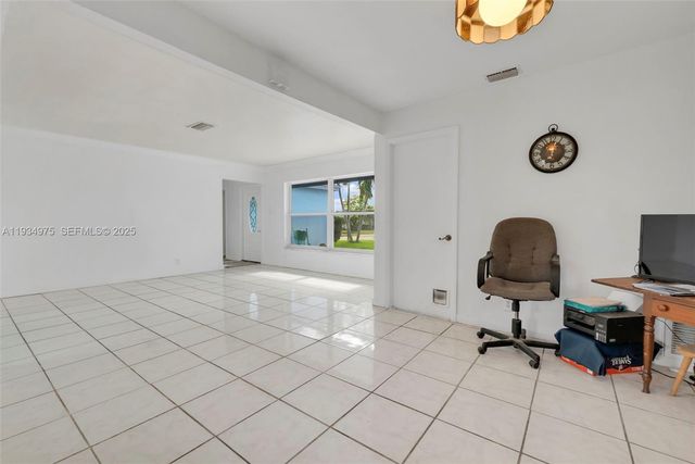 6945 NW 8th Ct, Margate, FL 33063