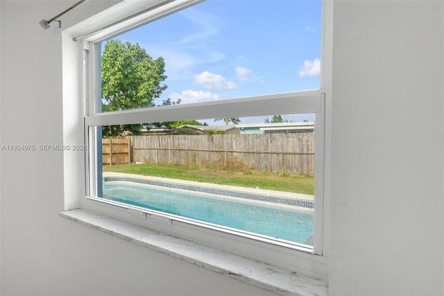 6945 NW 8th Ct, Margate, FL 33063