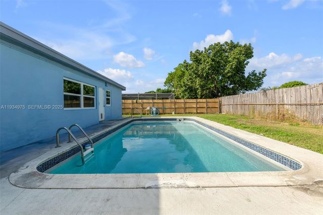 6945 NW 8th Ct, Margate, FL 33063