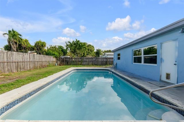 6945 NW 8th Ct, Margate, FL 33063