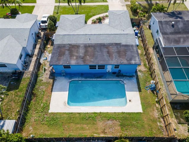 6945 NW 8th Ct, Margate, FL 33063