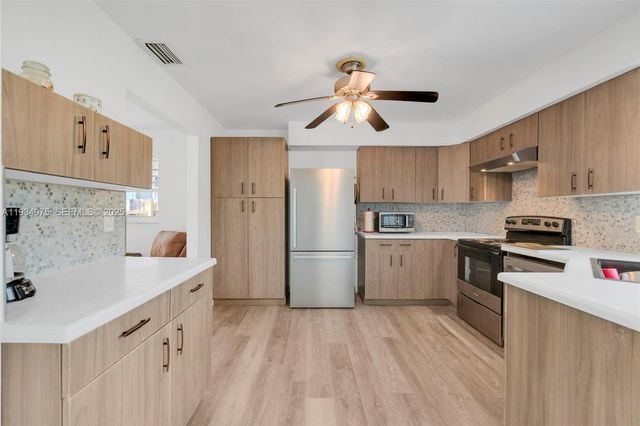 6945 NW 8th Ct, Margate, FL 33063