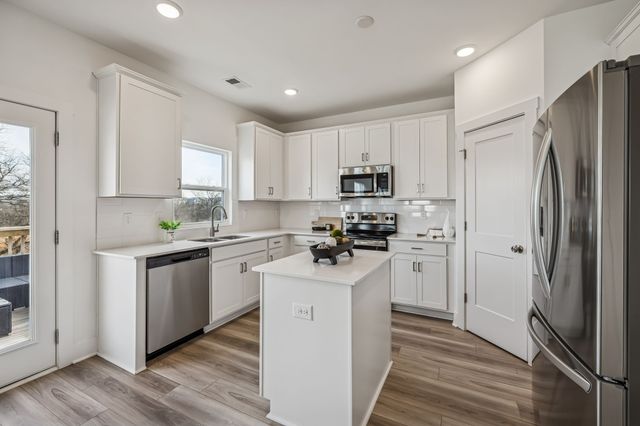 113 Model Ct, Columbia, TN 38401