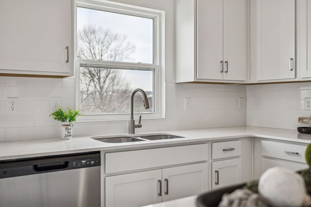 113 Model Ct, Columbia, TN 38401