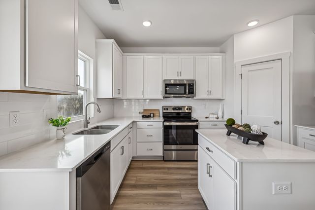 113 Model Ct, Columbia, TN 38401