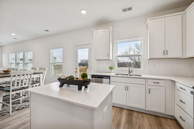 113 Model Ct, Columbia, TN 38401