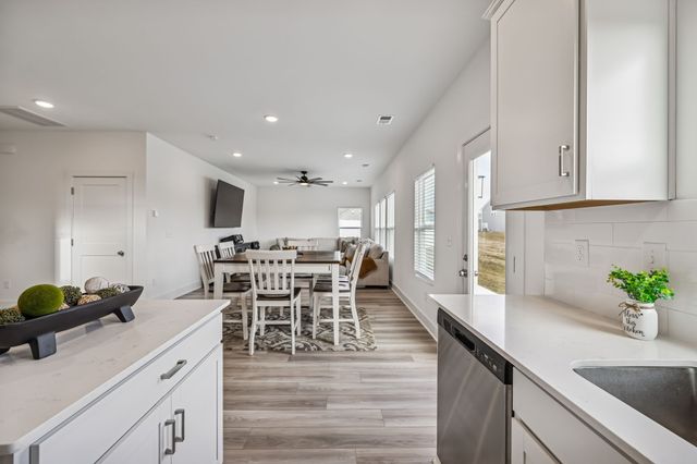 113 Model Ct, Columbia, TN 38401