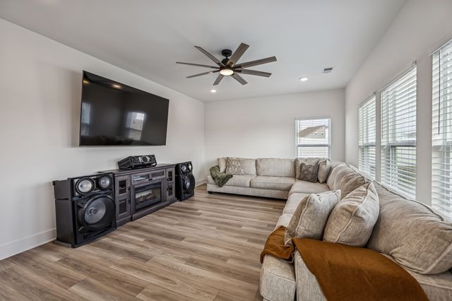 113 Model Ct, Columbia, TN 38401