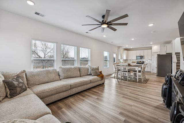 113 Model Ct, Columbia, TN 38401