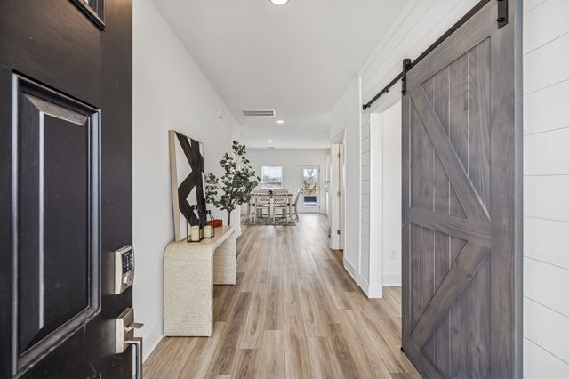 113 Model Ct, Columbia, TN 38401