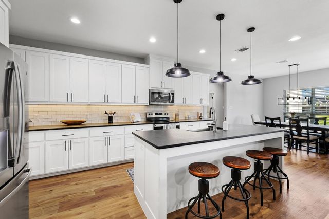 121 Chisolm Trail, Pottsboro, TX 75076