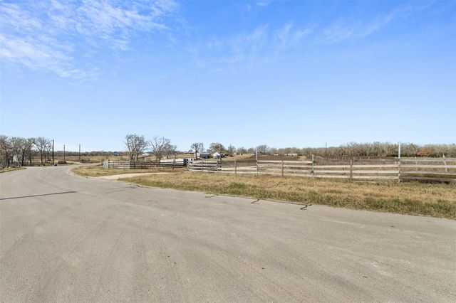 346 Village CV, Dale, TX 78616