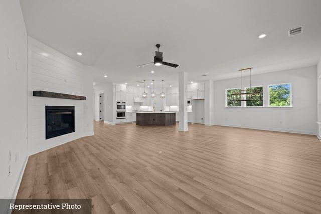 124 Rees Landing RD, Spicewood, TX 78669