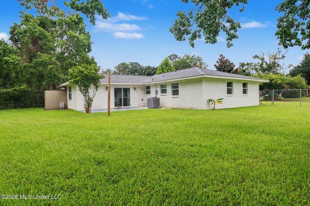 200 Beverly Drive, Ocean Springs, MS 39564