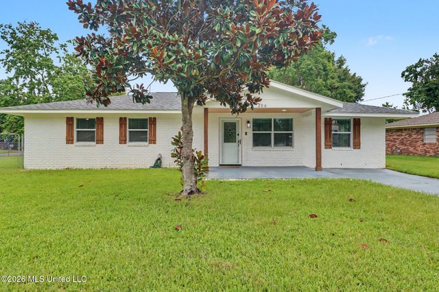 200 Beverly Drive, Ocean Springs, MS 39564