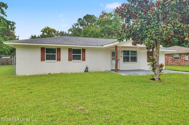 200 Beverly Drive, Ocean Springs, MS 39564