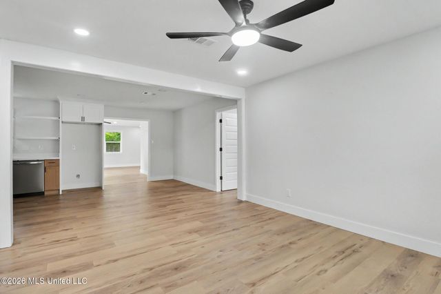 200 Beverly Drive, Ocean Springs, MS 39564