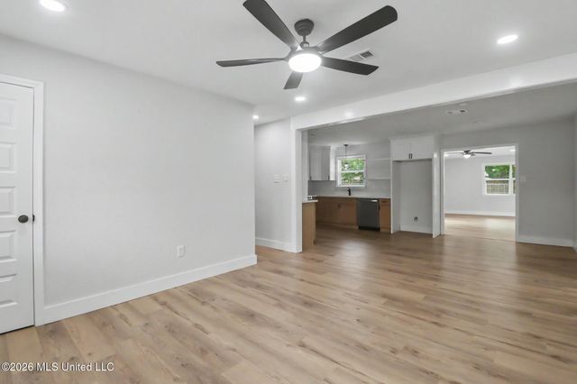 200 Beverly Drive, Ocean Springs, MS 39564