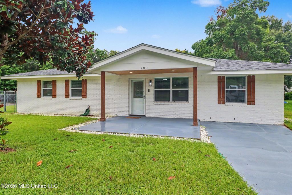 200 Beverly Drive, Ocean Springs, MS 39564