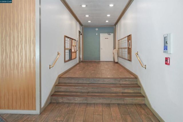 440 N Civic Dr 203, Walnut Creek, CA 94596