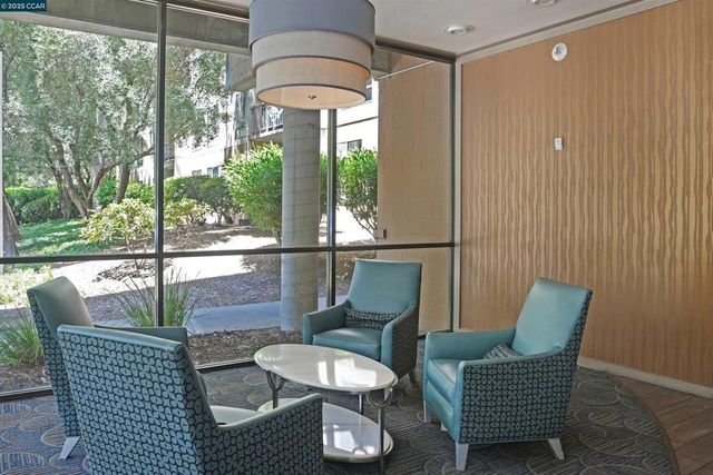 440 N Civic Dr 203, Walnut Creek, CA 94596