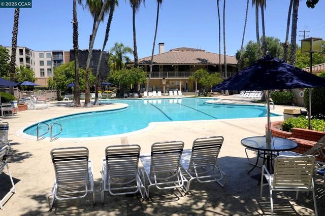 440 N Civic Dr 203, Walnut Creek, CA 94596