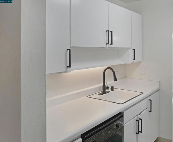 440 N Civic Dr 203, Walnut Creek, CA 94596