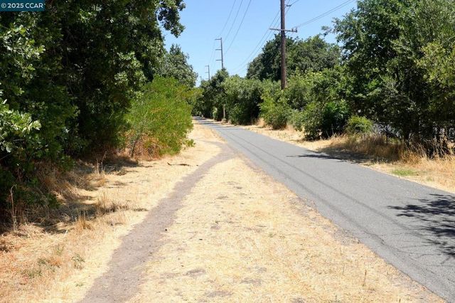 440 N Civic Dr 203, Walnut Creek, CA 94596