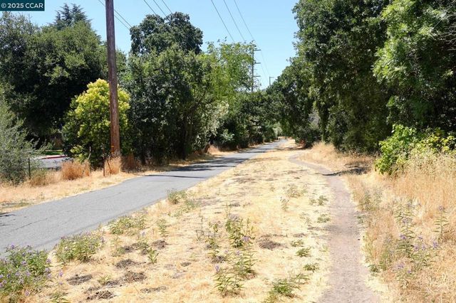 440 N Civic Dr 203, Walnut Creek, CA 94596