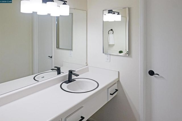 440 N Civic Dr 203, Walnut Creek, CA 94596