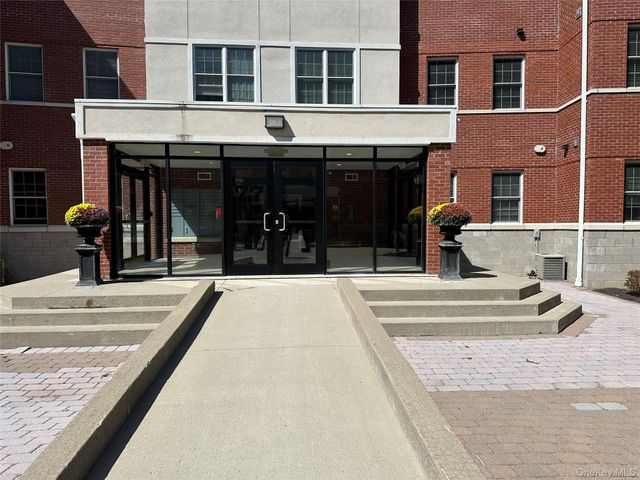 75 QUAKER Avenue 315, Cornwall, NY 12518