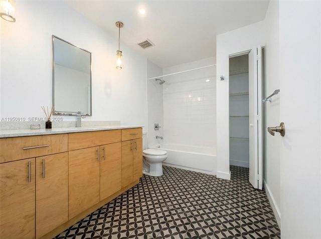 771 NW 1st St 302, Miami, FL 33128