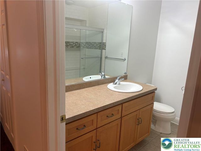 1531 Chateau Place #B, Bethlehem Twp, PA 18045