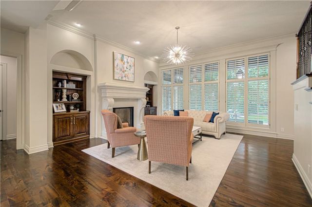 15925 King Street, Overland Park, KS 66221