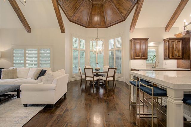 15925 King Street, Overland Park, KS 66221