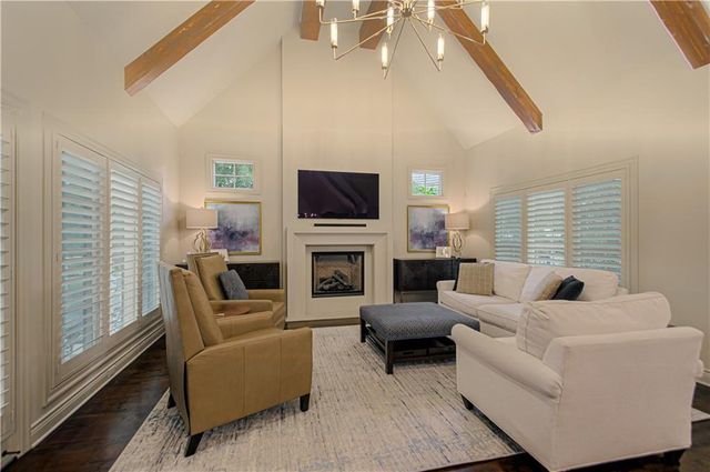 15925 King Street, Overland Park, KS 66221