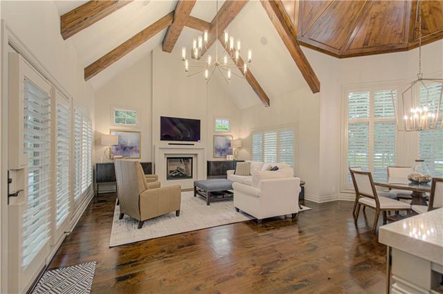 15925 King Street, Overland Park, KS 66221