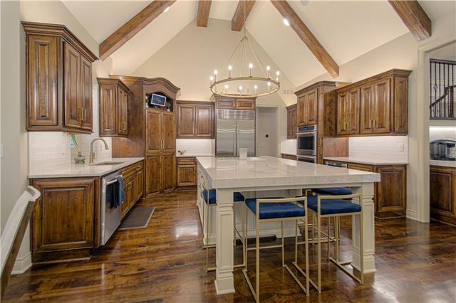 15925 King Street, Overland Park, KS 66221