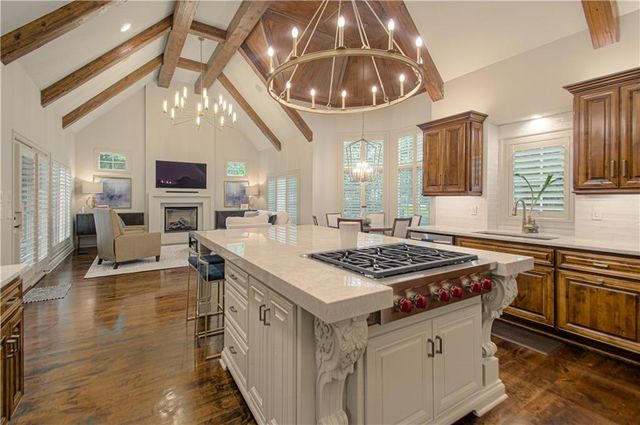 15925 King Street, Overland Park, KS 66221