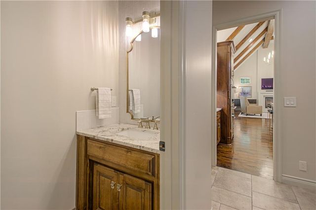 15925 King Street, Overland Park, KS 66221