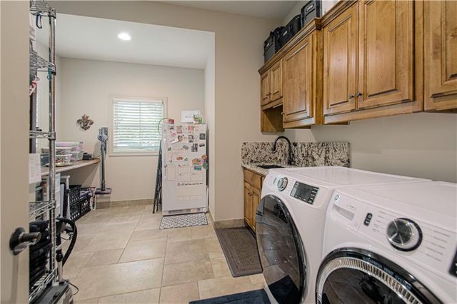 15925 King Street, Overland Park, KS 66221