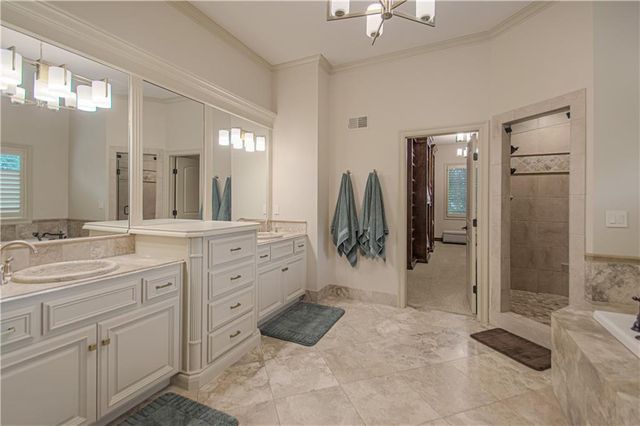 15925 King Street, Overland Park, KS 66221