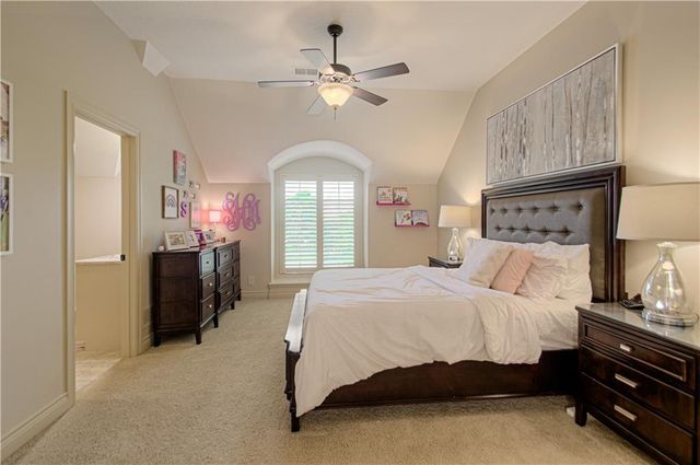 15925 King Street, Overland Park, KS 66221