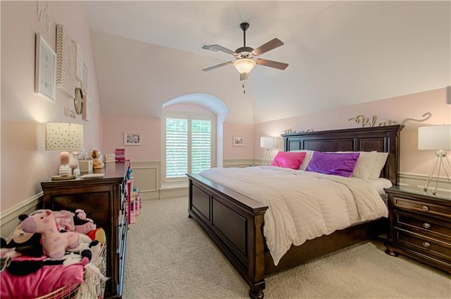 15925 King Street, Overland Park, KS 66221