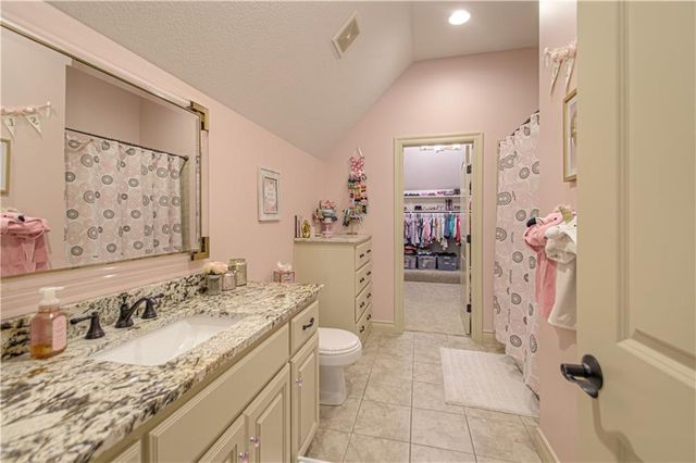 15925 King Street, Overland Park, KS 66221